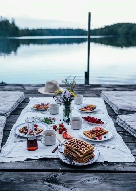 Dream Dates, Brunch Buffet, Perfect Picnic, Picnic Ideas, Picnic Time, Southern Comfort, Date Ideas, Picnic Table, A Picnic