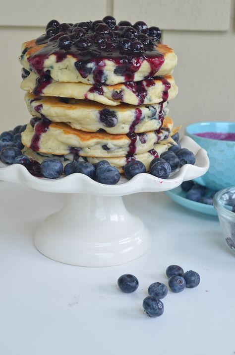 Thick and Fluffy Blueberry Pancakes (Small Batch) Basic Pancake Recipe, Fluffy Blueberry Pancakes, Pancakes For Two, Blueberry Pancakes Recipe, Berry Pancakes, Easy Cakes To Make, Flavored Pancakes, Strawberry Pancakes, Small Batch Baking