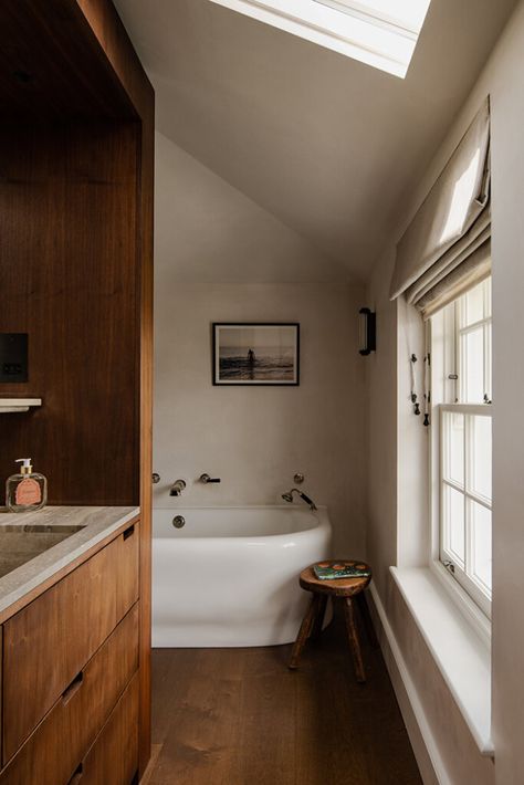 A restored Victorian terrace home in Primrose Hill Charlotte Boundy, Victorian Home Bathroom, Terrace Home, 17th Century House, Rose Uniacke, Bedroom Victorian, Georgian Townhouse, Primrose Hill, Ikea Decor