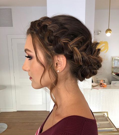 Tight Hairstyle, Sanggul Modern, Holiday Party Hair, Bridal Hairstyles With Braids, Prom Hairstyles Updos, Prom Hair Updo, Wedding Braids, Low Bun, Penteado Cabelo Curto