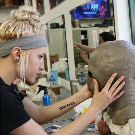 Art Department Film, Movie Makeup Artist, Sfx Makeup Artist Aesthetic, Sfx Makeup Artist, Movie Special Effects, Special Effects Makeup Artist, Danganronpa Ocs, Makeup Jobs, Artist Film