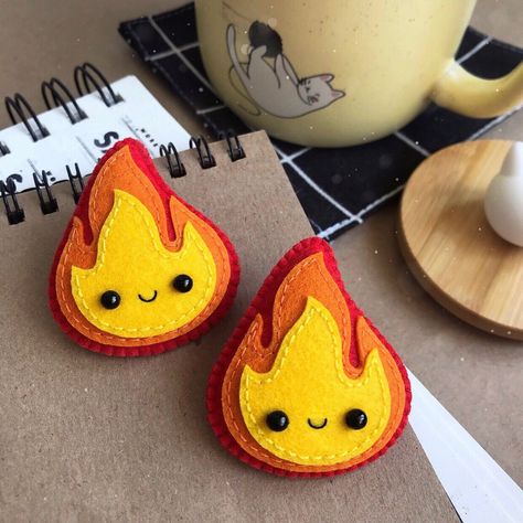 Felt Crafts Patterns Templates Free Printable, Felt Keychain Diy, Felt Fire, Kawaii Felt, Felt Plushie, Felt Keychain, Baby Mobil, Felt Crafts Patterns, Cute Sewing Projects