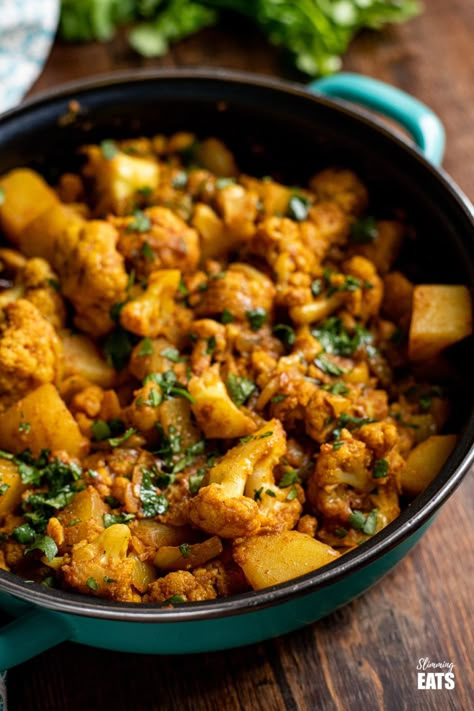 Aloo Gobi Recipe, Gobi Recipe, Gobi Recipes, Fakeaway Recipes, Cauliflower Potatoes, Indian Meal, Aloo Recipes, Aloo Gobi, Vegetarian Dish