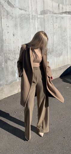 Clashing Patterns, Elegance Fashion, Mode Chanel, Fitting Clothes, Winter Fashion Outfits Casual, Elegante Casual, Classy Work Outfits, Looks Street Style, Stylish Work Outfits