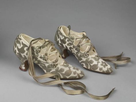 Art Nouveau Shoes and Accessories – American Duchess Blog American Duchess Shoes, Peter Robinson, All Things Green, American Duchess, Textures Fashion, Tango Shoes, Art Nouveau Pendant, Aesthetic Dress, Edwardian Jewelry