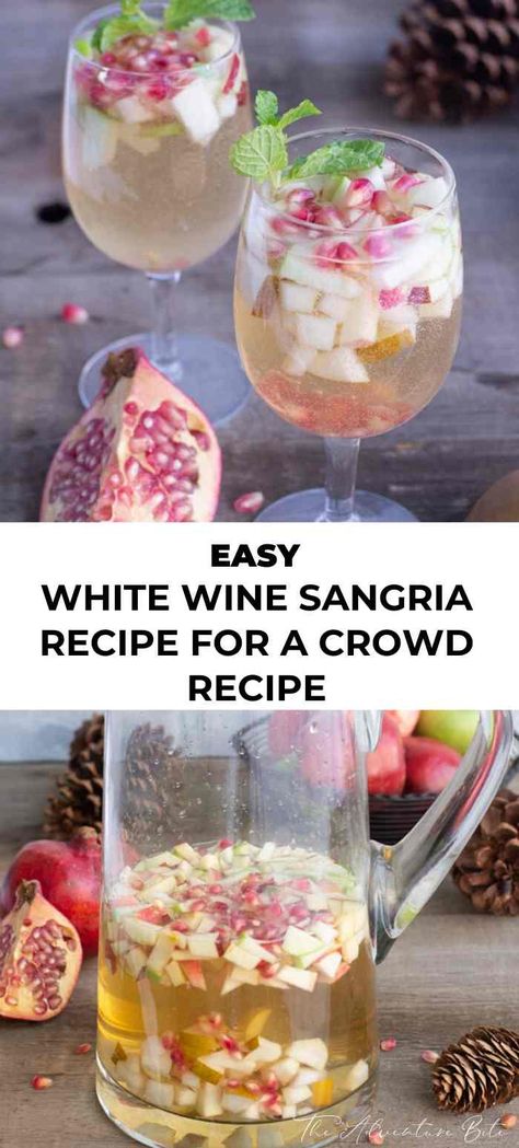 This fabulous white wine sangria recipe is so pretty and full of amazing fall flavor! Easy White Wine Sangria Recipe, Sangria White Wine, Easy White Wine Sangria, Easy White Sangria Recipe, Winter Sangria Recipes, Wine Sangria Recipe, Christmas Sangria Recipes, Sangria White, Fall Sangria Recipes