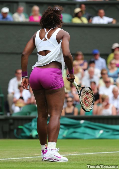 Serena Williams Body, Serena Williams Tennis, Venus And Serena Williams, Women Athletes, Williams Tennis, Black Royalty, Afro Art, Serena Williams, Beautiful Ladies