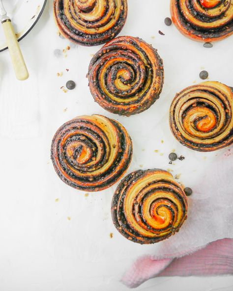 Chocolate Hazelnut Buns, Babka Recipe Chocolate, Babka Buns, Chocolate Orange Babka, Babka Chocolate, Jewish Chocolate Babka, Christmas Pastry, Danish Pastries, Texture Contrast