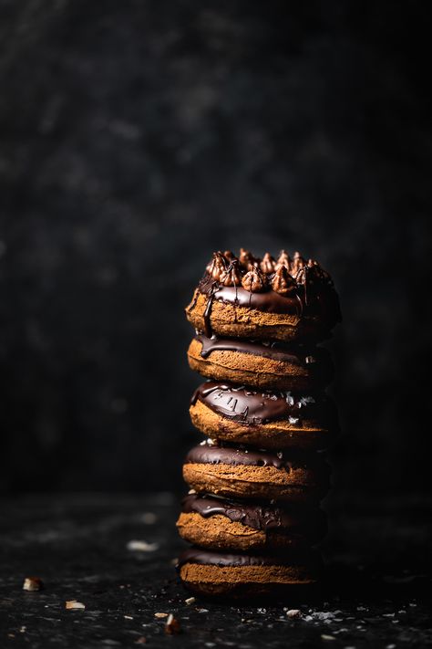 Royal Food, Creative Food Photography, Rustic Food Photography, Professional Food Photography, Food Photography Dessert, Food Photography Composition, Moody Food Photography, Dark Food Photography, Rustic Recipes