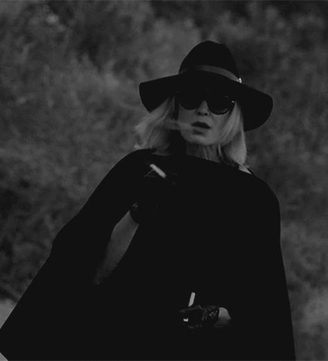 Brad Pitt Vampire, Jessica Lange American Horror Story, Jessica Lange Ahs, Coven Aesthetic, Fiona Goode, American Horror Story Art, Gif Black, American Horror Story 3, Ahs Coven