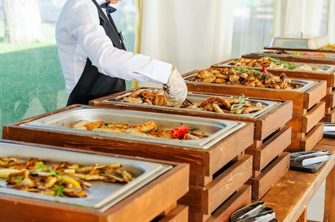 Bufette Ideas, Texas Roadhouse Menu, Wedding Catering Buffet, Buffet Setting, Wedding Buffet Food, Buffet Set Up, Buffet Stand, Outdoor Catering, Dinner Catering