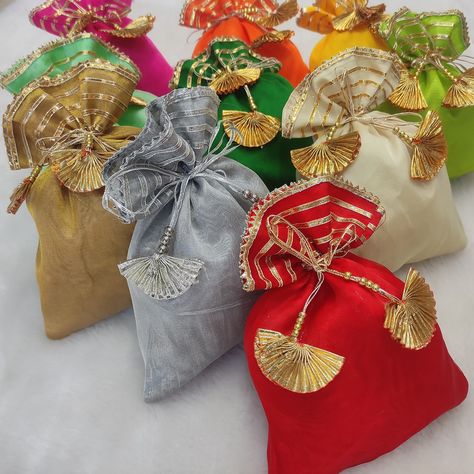 Organza Potli Bags, Potlis Bags For Return Gifts, Organza Bags Ideas Packaging, Wedding Gift Pack, Bridal Gift Wrapping Ideas, Diy Diwali Decorations, Potli Bag, Diy Crafts For Adults, Diy Bag Designs