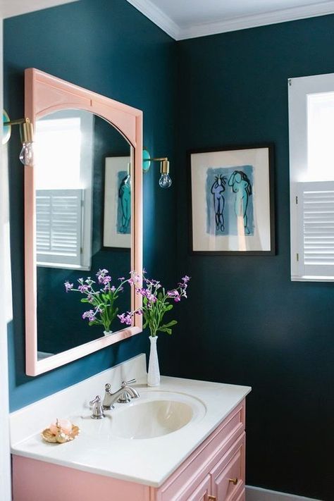 5 Pink bathroom ideas for a splendid and pampering holiday season Turquoise And Pink Bathroom, Pink Blue Bathroom Ideas, Pink Porcelain Bathroom, Emerald And Pink Bathroom, Pink Teal Bathroom, Dark Coloured Bathrooms, Dark Green Pink Bathroom, Peach And Teal Bathroom, Pink Navy Bathroom