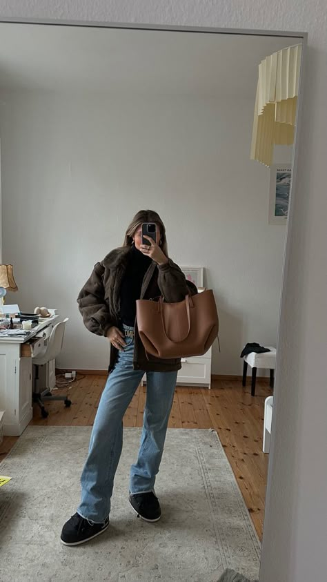 Polene Bag Aesthetic, Uni Bag Aesthetic, Polene Outfit, Polene Bag Cyme, Polene Bag Outfit, Brown Bag Outfit, School Bag Aesthetic, Cyme Bag, Polene Paris Bag