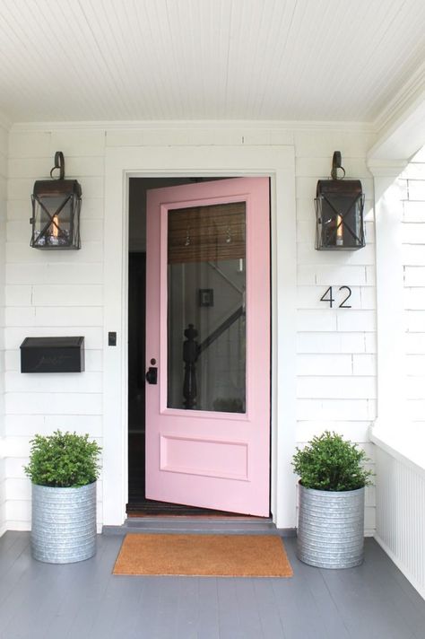 Pink Front Door, Spring Porch Decor, Salon Suites, Pink Door, Small Front Porches, Front Door Colors, House With Porch, Front Porch Decorating, Pink Houses