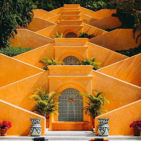 The oceanfront staircase at Casa @Cuixmala is worth the trip to #Mexico alone. // Travel Well #TravelFly! / #TravelFlyHotels Interior Minimalista, Hotel Architecture, Hotel Design, Design Milk, Cafe Design, View Photos, Architecture Design, Bucket List, Entrance