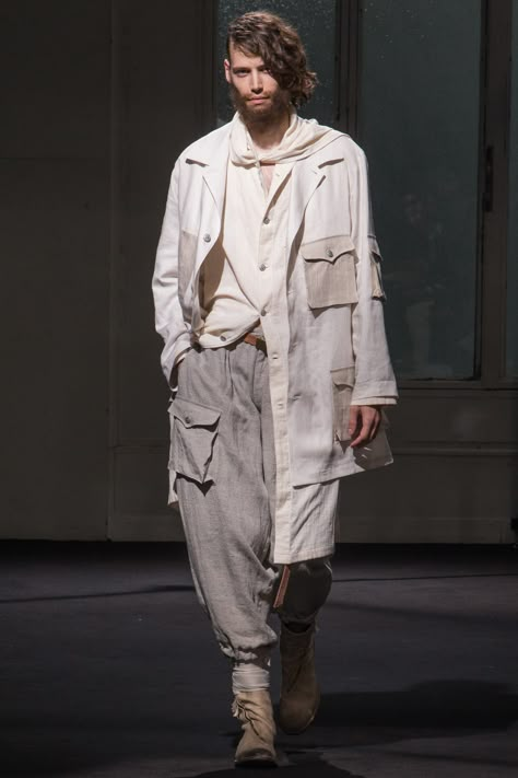 Yohji Yamamoto s/s 2017 Mens Wear Fashion, Bohemian Men, Japanese Clothes, Mens Nightwear, Menswear Fashion Show, Mens Wear, Mens Trends, Menswear Fashion, Japanese Outfits