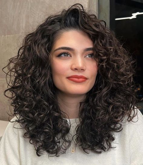 Long Layered Rezo Cut for Square Faces Rezo Cut Curly Hair Long, Square Face Curly Hair, Curly Hair Square Face, Hair Square Face, Rezo Cut, Lowlights Hair, Really Curly Hair, Rock Your Hair, Chubby Face Haircuts