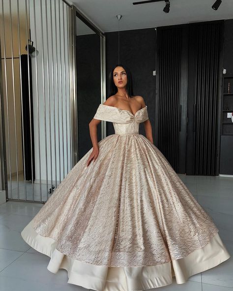 LS on Instagram: “LS dress @liastubllaofficial” Cute Prom Dresses, Ball Gowns Prom, Quince Dresses, Prom Dresses Ball Gown, Ball Gown Dresses, Gorgeous Gowns, Quinceanera Dresses, Long Prom Dress, Beautiful Gowns