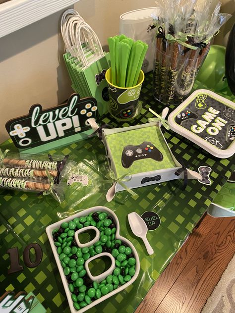 Video Game 30th Birthday Party, Gaming Birthday Party Centerpieces, Gaming Theme Birthday Party Decorations, Gamer Dessert Table, Level Up Birthday Party Decorations, Gaming Truck Birthday Party, Level Up Party Ideas, Xbox Birthday Party Ideas, Xbox Themed Birthday Party