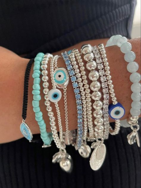 Beachy Bracelet Stack, Costal Bracelets, Breslets Ideas, Diy Beach Bracelets, Beachy Accessories, Surf Jewelry, Summer Jewellery, Preppy Jewelry, Diy Bracelet Designs