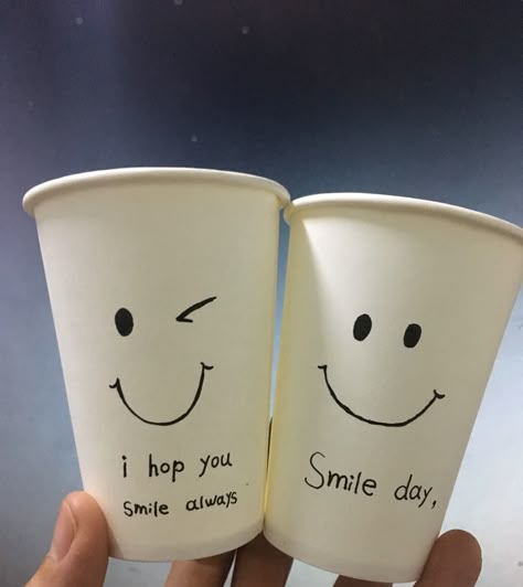 Cup Of Coffee Design Ideas, Cup Café Design, Coffee Cups To Go, Plastic Cup Coffee Design, Paper Cup Design Packaging, Paper Coffee Cup Design Ideas, To Go Cup Design, Paper Cup Design Ideas, Plastic Cup Design Ideas