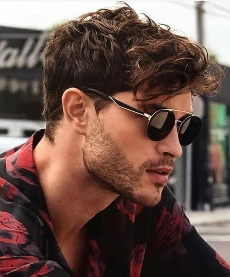 Hairstyles For Men 2023, Young Men Haircuts, Round Face Men, Messy Haircut, Mens Hairstyles With Beard, Men Haircut Curly Hair, Mens Hairstyles Thick Hair, Wavy Hair Men, Men Haircut Styles