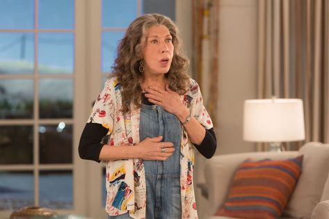 Grace and Frankie: Frankie's Best GIFs Frankie Clothing, Frankie Bergstein, Grace And Frankie, Lily Tomlin, Plain Wedding Dress, Balmain Dress, Forrest Gump, Ageless Style, Sleeveless Dress Summer