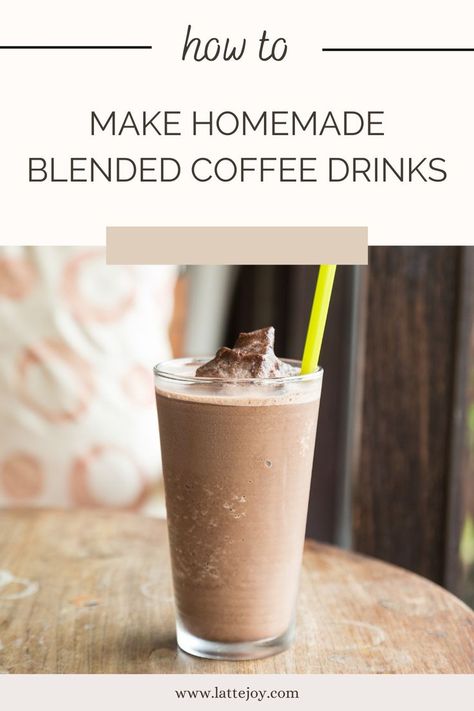 Blended Coffee Drinks, Make Your Own Coffee, Drink At Home, Cold Coffee Recipes, Copycat Starbucks, Easy Coffee Recipes, Blended Drinks, Starbucks Copycat, Cold Coffee