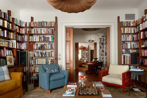 Beata Heuman adds a Jamesian twist to a 1870s Manhattan town house | THE WORLD OF INTERIORS New York Houses, Glamour Interiors, Living Room Bookshelf, Beata Heuman, Robert Kime, Interior Decor Inspiration, Room Bookshelf, Small Fireplace, Wooden Storage Cabinet