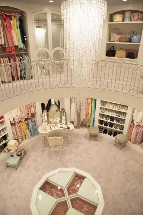 Inside the chanel's walk in closet Dream Closet Design, Walking Closet, Dream Closets, Dressing Rooms, Scream Queens, Room Goals, Closet Inspiration, Walk In Closets, Closet Goals