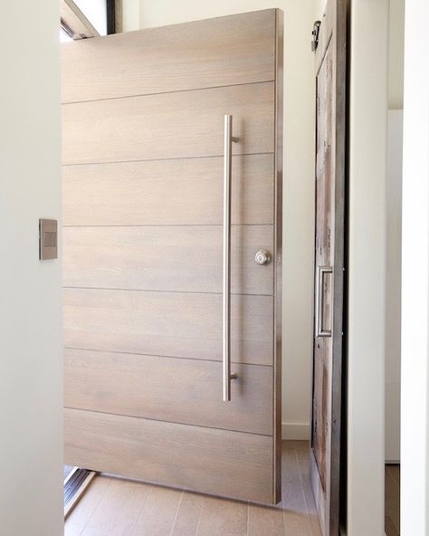 Natural wood doors are IN! Bring a touch of the outdoors to your entryway by designing a pivot door at http://www.pivotdoorcompany.com/Exterior-Doors/. Contemporary Front Doors, Pivot Door, Modern Front Door, Entrance Door Design, Front Door Entrance, Pivot Doors, Front Door Design, Modern Door, Wood Doors Interior