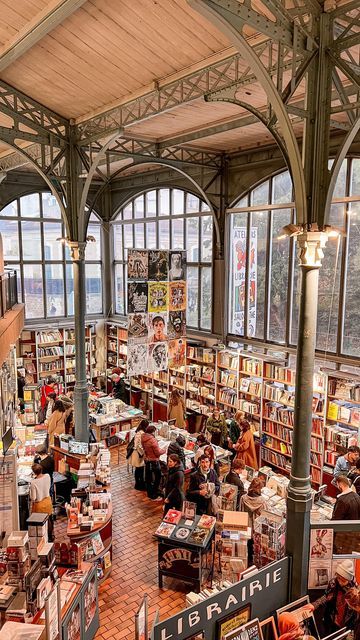 Mont Marte Paris, Mont Martre Paris, Halle Saint Pierre, Le Consulat Paris, Shakespeare Bookstore Paris, Wedding Instagram, Rue Des Martyrs Paris, Paris Paris, Paris Saint