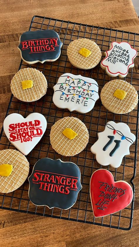 Stranger Things Birthday Ideas, Stranger Things Snacks, Stranger Things Bday, Stranger Things Party Food, Cumpleaños Stranger Things, Stranger Things Food, Stranger Things Cookies, Stranger Things Birthday Party, Stranger Things Cake