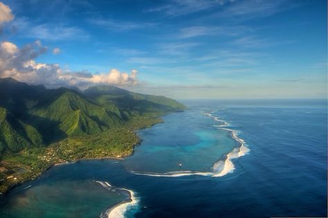 South Pacific Tahiti French Polynesia, Polynesian Islands, Pretty Landscapes, Tropical Climate, Island Vibes, French Polynesia, Tropical Island, Summer Dream, Travel Goals