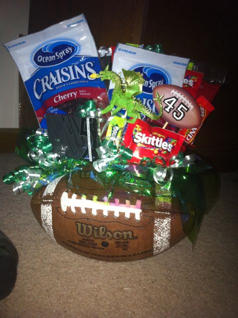 Nathan's senior night football bouquet: Craisins, candy, gum featuring his number and a dragon. Football Bouquet, Senior Night Football, Football Gift Ideas, Cougar Town, Senior Night Gifts, Football Theme Party, Football Theme, Football Decorations, Tiger Football