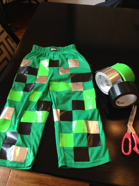 Creeper costume for Max (long sleeve green T & pants from Walmart & 3 rolls of duck tape!) Diy Creeper Costume, Creeper Minecraft Costume, Minecraft Costume Ideas, Minecraft Creeper Costume, Gamer Costume, Diy Minecraft Costume, Minecraft Costume Diy, Creeper Outfits, Minecraft Halloween Ideas