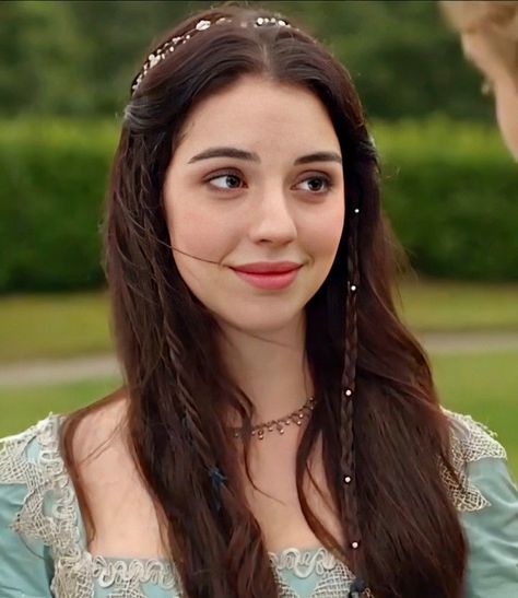 Mary Stuart Hairstyles, Reign Hairstyles, Reign Mary, Reign Fashion, Medieval Princess, Princess Face, Mary Stuart, Adelaide Kane, Queen Mary