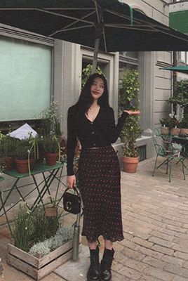 Red Velvet Joy Outfits, Dark Feminine Outfits Casual, Feminine Modest Outfits, Joy Outfits, Feminine Outfits Casual, Dark Feminine Outfits, Feminine Outfits, Red Velvet Joy, Dark Feminine