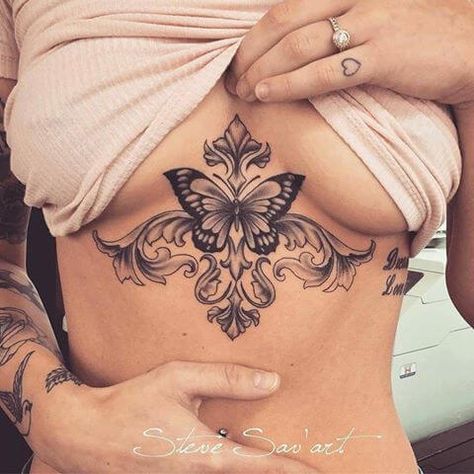 Woman With Tattoos, Tattoo Butterfly, Geniale Tattoos, Pretty Tattoos For Women, Dope Tattoos For Women, Stomach Tattoos, Sternum Tattoo, Tattoo Feminina, Poses Reference