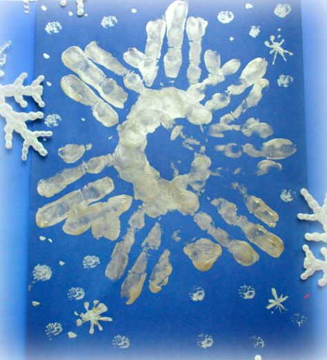 Indoor Winter Activities for Kids – Not So Put Together Mommy Winter Handprint Crafts, Winter Handprint Art, Winter Handprint, Hand Print Art, Easy Winter Crafts, Snow Globe Crafts, Globe Crafts, Fun Christmas Activities, Preschool Winter