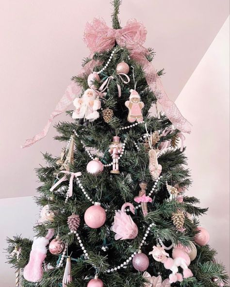 Sugarplum Christmas Tree, Sugar Plum Fairy Christmas Tree, Pink Christmas Tree Aesthetic, Pink Girl Christmas, Pink Tree Christmas, Dreamy Christmas, Christmas Decorations Ideas, Tree Bows, Ideas Christmas Tree