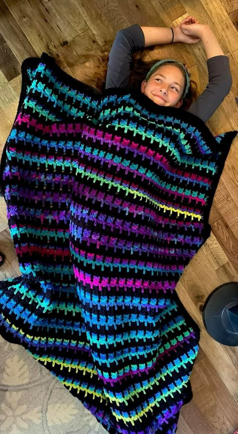 Bright Color Crochet Blanket, Crochet Bright Colors, Crochet Blanket Colorful, Color Changing Yarn Crochet Pattern, Multicolored Yarn Crochet, Neon Crochet Projects, Multi Color Crochet Blanket, Colourful Blanket, Neon Goth