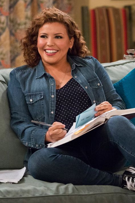 One Day At A Time Tv Show, One Day At A Time Show, Penelope Alvarez, Euphemia Potter, Justina Machado, Tv Moms, Queen Of The South, Pop Tv, Real Family