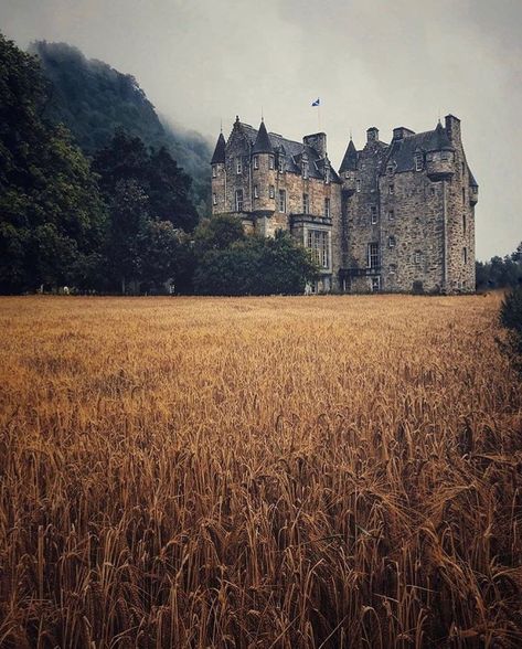 Old Castle, Castle Scotland, Haunted Castle, Castles In Scotland, Abandoned Castles, Scotland Castles, Scottish Castles, Most Haunted, Beautiful Castles