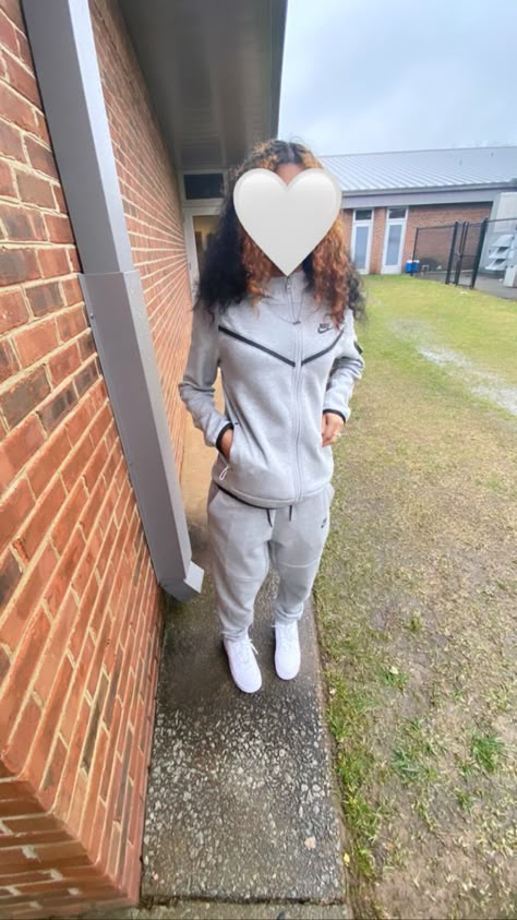 Grey Nike Tech Outfit, Nike Tech Outfits Women, Nike Tech Outfit, Grey Nike Tech, Tech Outfit, Sweatpants Fit, Nike Tracksuit, Shein Outfits, Cute Lazy Outfits