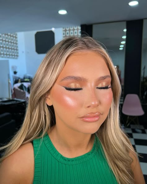 Formal Makeup For Green Eyes Blonde Hair, Glam Makeup Round Face, Glowy Formal Makeup, Going Out Makeup Looks Green Eyes, Clean Glam Makeup, Pink And Gold Makeup Looks, Makeup Looks Blonde, Moh Makeup, Sydney Sweeney Makeup