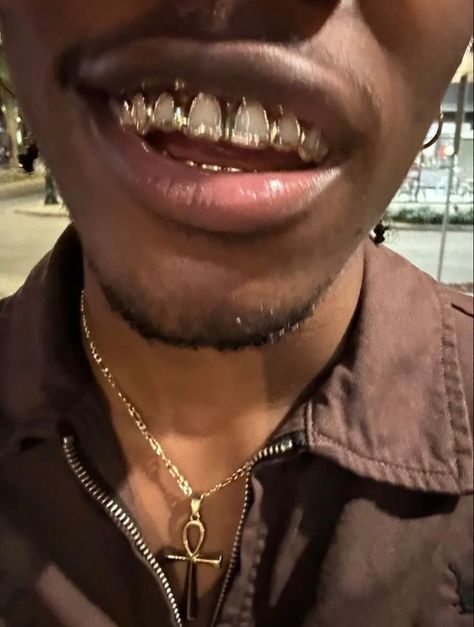 Gold Teeth Grills, Ahs Style, Pretty Teeth, Grillz Teeth, Teeth Caps, Gold Grill, Diamond Teeth, Dope Jewelry Accessories, Gold Grillz