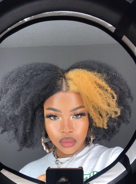 Hairstyles For Short Hair Y2k, Short Hair Y2k, Afro 4c Hairstyles, Y2k Hairstyles Curly, Afro Hair Dye, Hair Y2k, Y2k Hairstyles, Hair Streaks, Dyed Natural Hair