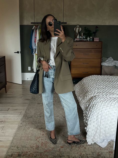 Styling A Green Blazer, Oversized Blazer Casual, Brown Dress With Blazer, Gen Z Blazer Outfit, Oversized Khaki Blazer Outfit, Oversized Gray Blazer Outfit, Oversized Blazer Work Outfit, Blazer Outfits Office, Oversized Business Casual